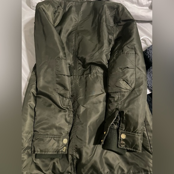 Guess winter jacket - Picture 2 of 3